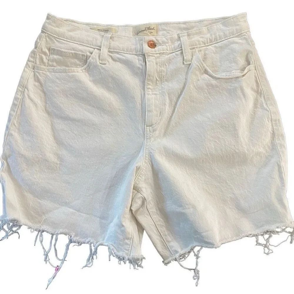 Universal Thread Vintage Bermuda White raw hem size 14 shorts